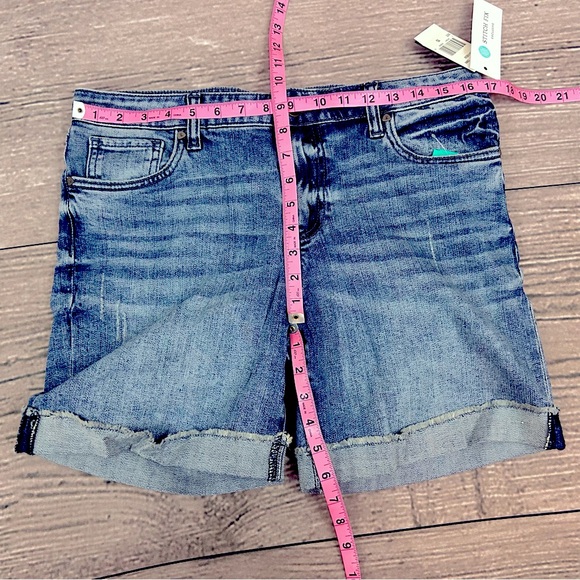 New with tags Kut from the Kloth Catherine Boyfriend denim short - Picture 6 of 6